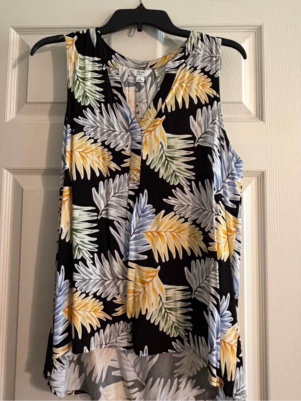 WOMENS CROWN AND IVY SIZE M Sleeveless Tropical Leaf Print Blouse - Black/Yellow